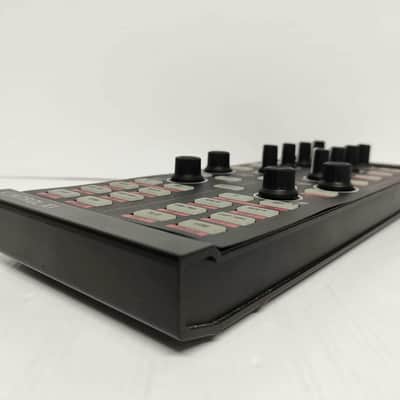 Native Instruments Traktor Kontrol X1 MK1 2010s - Black image 4