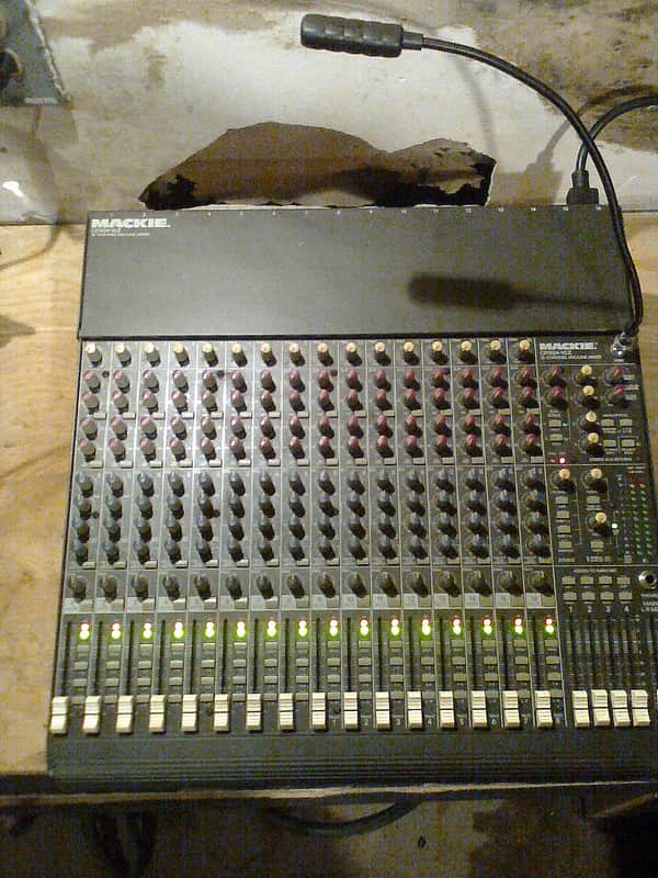 Mackie CR1604-VLZ 16-Channel Mic / Line Mixer | Reverb