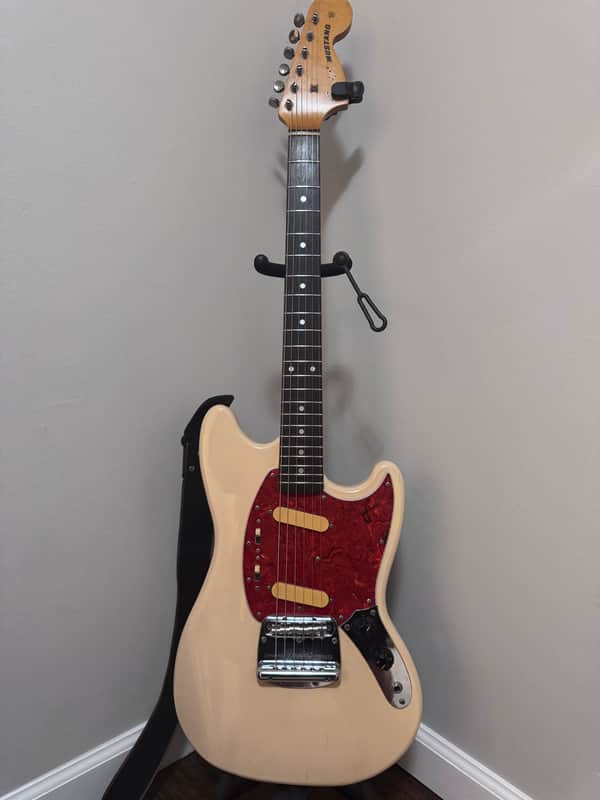 1994 Fender MG-69 Mustang MIJ Olympic White + Hard Case