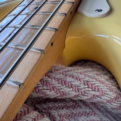 Fender Player Precision Bass with Maple Fretboard 2018 - 2024 - Buttercream image 6
