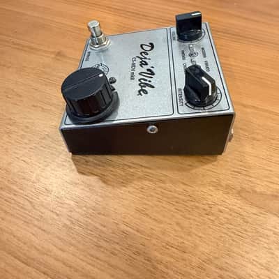 Fulltone CS-MDV MkII Custom Shop Mini Deja Vibe MkII 2010s - Silver image 4