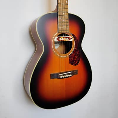 Guild Westerly Collection Series M-240E Troubadour - Pau Ferro Fretboard - 2019 - Present - DeArmond Tone Boss Sound Hole P/U - Vintage Sunburst (VSB) - Satin image 7