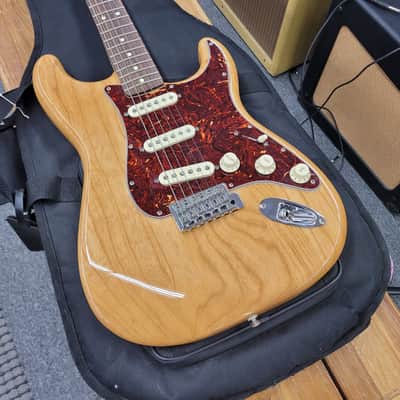Fender FSR Standard Stratocaster With Bag 2007 Natural image 2