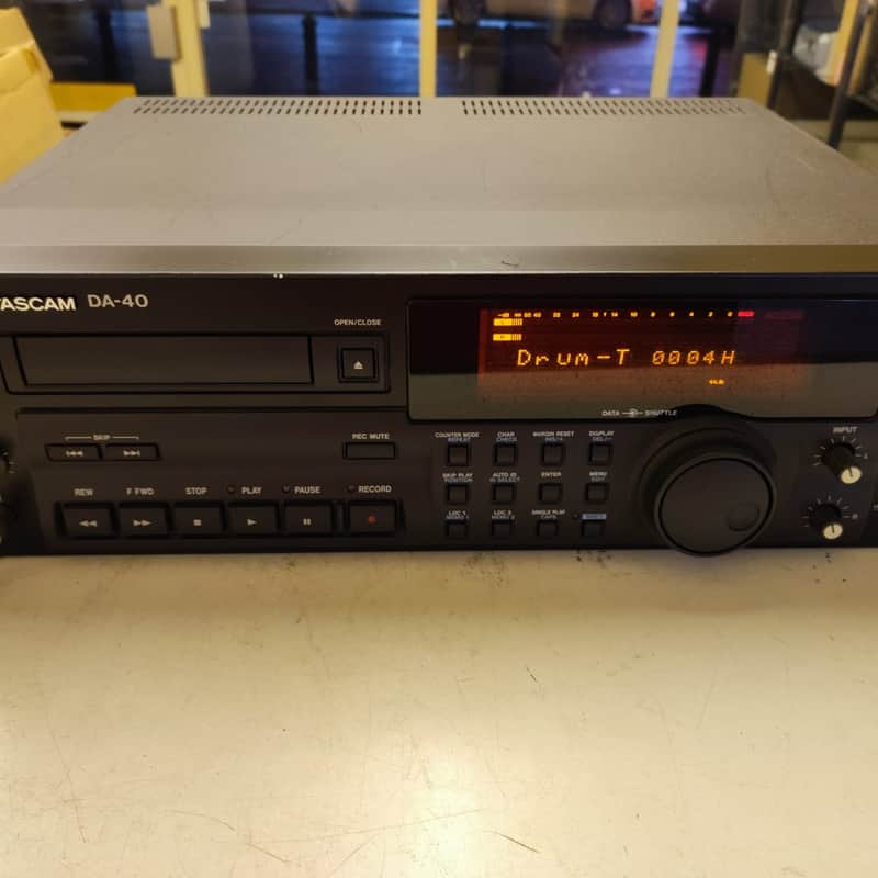 1998 TASCAM DA-40 Black