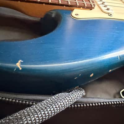 Fender Highway One Stratocaster with Rosewood Fretboard 2002 - 2005 - Sapphire Blue Transparent image 9