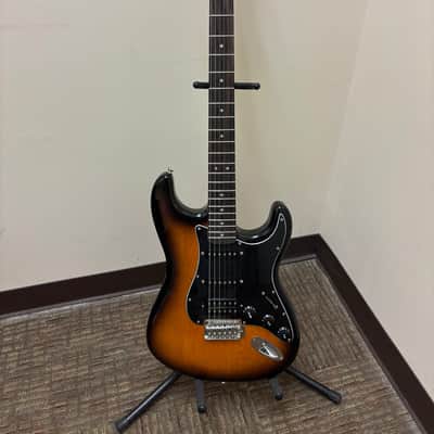 Squier Affinity Strat HSS Sunburst w/ Bag image 3