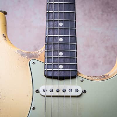 FENDER USA Masterbuilt '61 Reissue Stratocaster Heavy Relic *Vincent Van Trigt " Vintage White + Rosewood" (2024) image 7