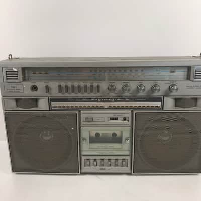 Vintage Realistic SCR-8 Boombox 14-778A For Parts Only Radio image 1