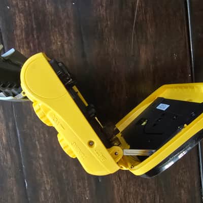 Sony WM-FS111 AM FM cassette walkman 2000s - Yellow gray image 6