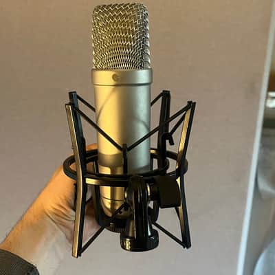 RODE NT1-A Large Diaphragm Cardioid Condenser Microphone 2002 - Present - Silver