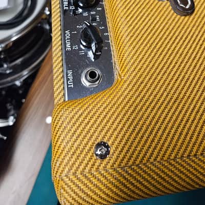 Fender Blues Junior Lacquered Tweed 15-Watt 1x12" Guitar Combo LTD.Edition image 4