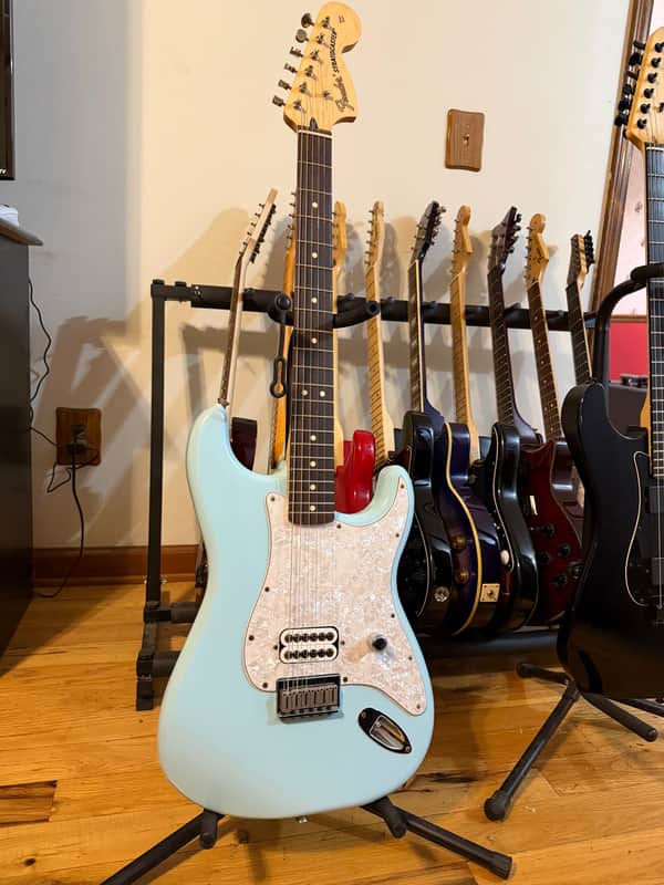 Fender Limited Edition Tom DeLonge Signature Stratocaster 2023 - Daphne Blue