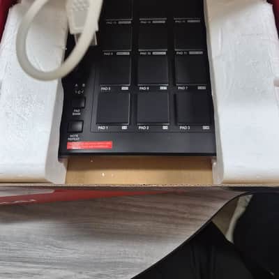 Akai MPD218 2015 - Present - Black image 1