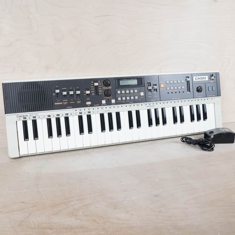 Casio MT-70 49-Key Synthesizer 1982 White / Black w/ Power Supply, Case image 1