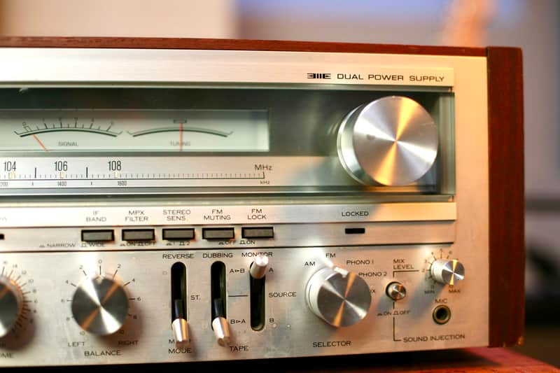 Kenwood KR-9050 1978 - Silver and wood image 1