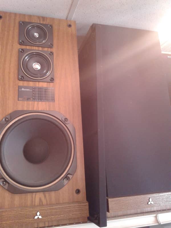 Mitsubishi SS-1000 - 100 Watt Speaker Set - Wood Case image 1