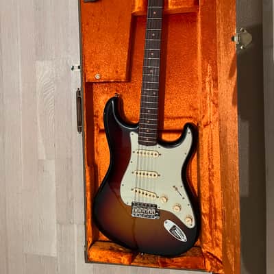 Fender American Vintage II '61 Stratocaster 2022 - Present - 3-Color Sunburst image 2