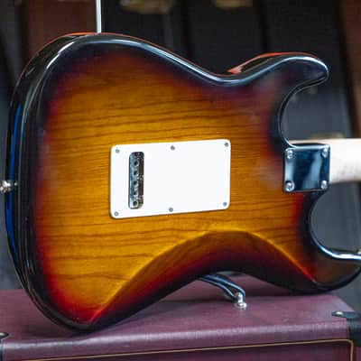 2010 G&L Tribute Series S500 SSS - in 3 Tone Sunburst image 2