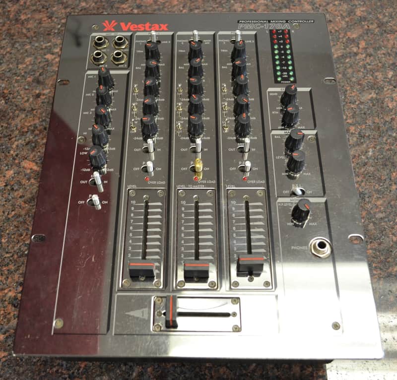 Vestax PMC-170A ミキサー Vestax PMC-170A Powered Mixer | Musician's Friend
