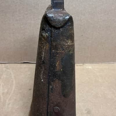 Unbranded Vintage Steel Cowbell – Rustic Patina – Heavy-Duty Construction – Fully Functional – Used image 6