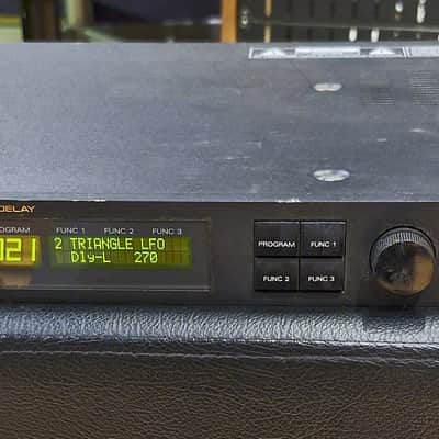 Roland SDE-330 Dimensional Space Delay 1993 - 1998 - Black