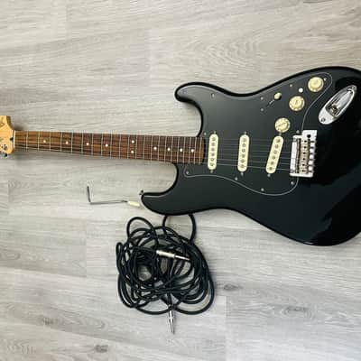 Fender Deluxe Stratocaster Electric Guitar image 3