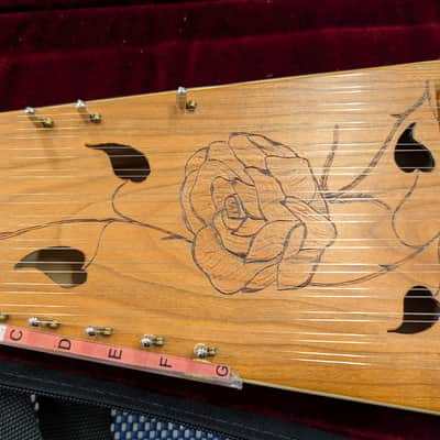 Triangular Bowed Psaltery - Rose image 3