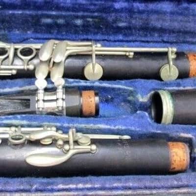 Artisan France Model 252 Intermediate Level Wood Clarinet w case, Good condition image 1
