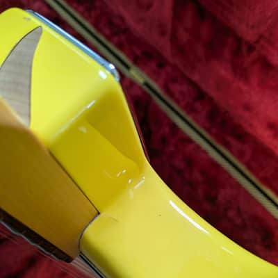 Fender Tom DeLonge Stratocaster Original 2002 - 2003 - Graffiti Yellow image 9