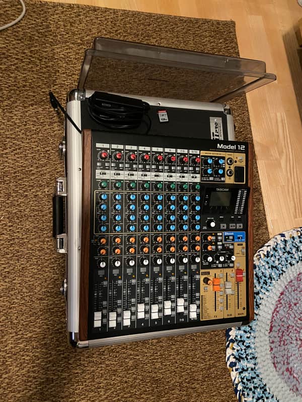 TASCAM Model 12 + Deck Saver + Flight Case + 128gb memorycard image 1
