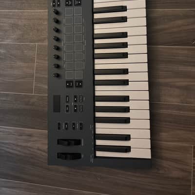 Novation FLkey 37 MIDI Keyboard Controller 2022 - 2026 - Black image 2