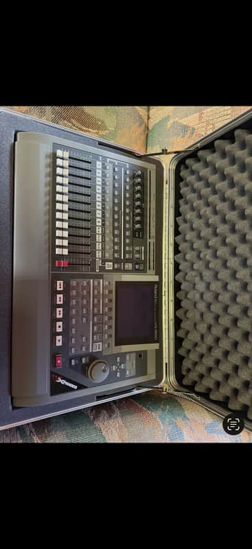 Roland VS-1680 MINT w case and accessories image 1