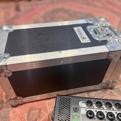 Mackie DL16S with Swanflight case image 2