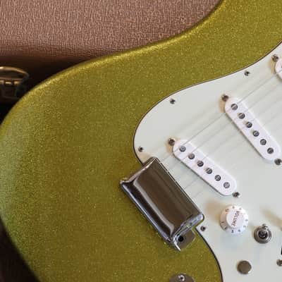 Minty! 2008 Fender Dick Dale Stratocaster Chartreuse Sparkle + COA OHSC image 3