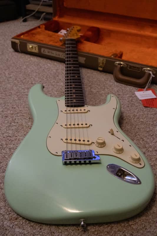 Fender American Ultra Luxe Vintage '60s Stratocaster with Rosewood Fretboard 2025 - Present Surf Green
