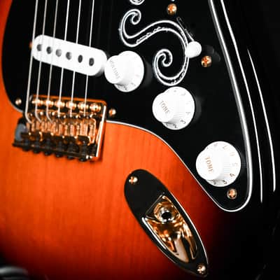 Fender Stevie Ray Vaughan Stratocaster 3-Tone Sunburst (US23110517) image 10