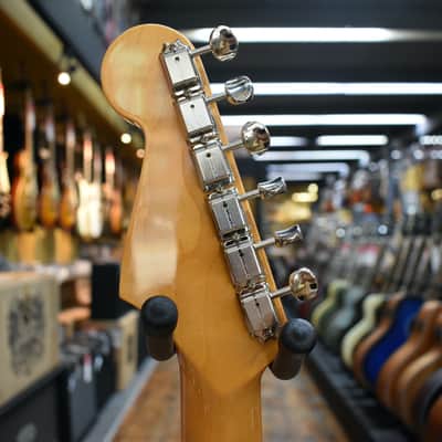 Fender American Vintage Reissue 1957 Stratocaster 2000 2-Color Sunburst w/Tweed Case image 8