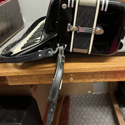 USED Vintage Valanti Professional Piano Accordion, 41/120 comes with case! image 6