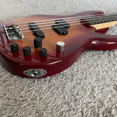 Fender Deluxe Zone Bass 2002 MIM Sienna Sunburst Rare 4-String Bass Guitar image 4