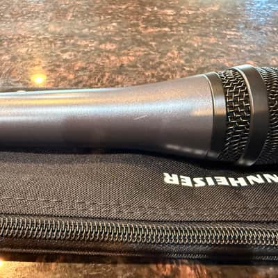 Sennheiser e835 Handheld Cardioid Dynamic Vocal Microphone Dark Grey w/ Clip, Bag & Wind Guard image 3