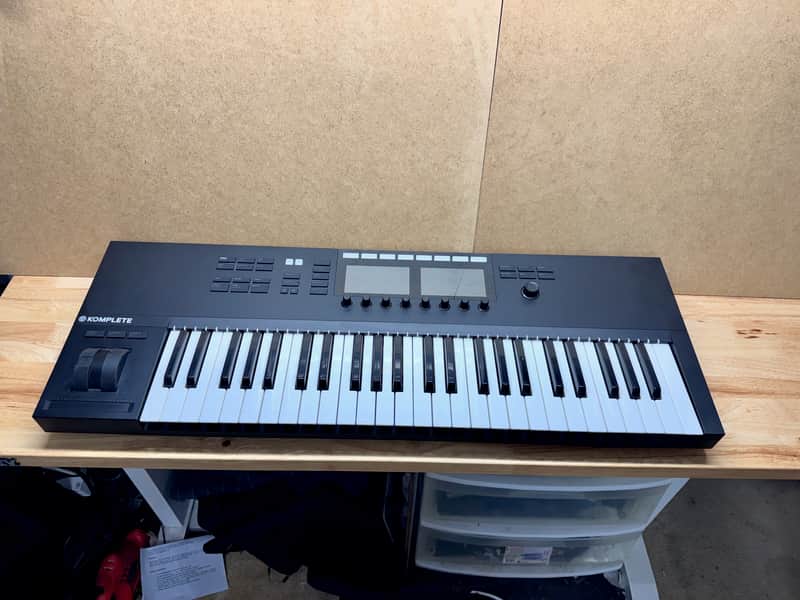 Native Instruments Komplete Kontrol S49 Mk2 2010s - Black image 1