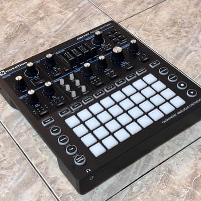 Novation [NOS - New Old Stock] Circuit Mono Station - Paraphonic Analogue Synthesizer 2017 - 2021 - Complete with Box, Manual, Cables, Adaptor image 8