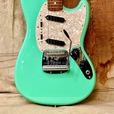 Fender MIJ Traditional 60's Mustang 2017 - Sea Foam Green image 2