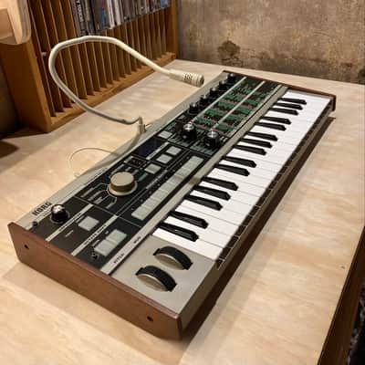 Korg MicroKORG 37-Key Synthesizer/Vocoder 2002 - 2019 - Silver