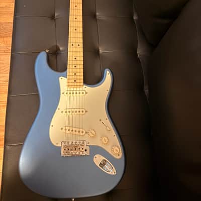 Fender Limited Edition American Professional Stratocaster with Maple Fretboard 2018 - 2019 - Lake Placid Blue image 2