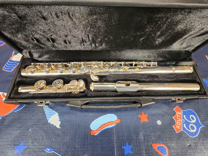Yamaha YFL 262 OPEN HOLE FLUTE MINT image 1