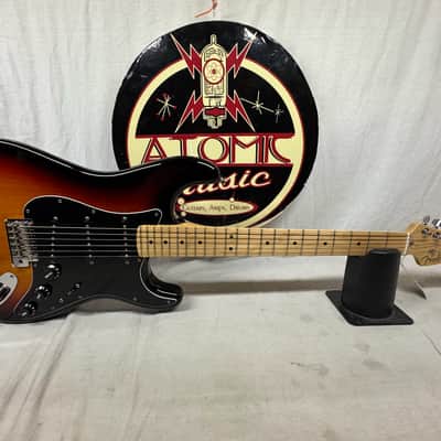 Fender American Standard Stratocaster Guitar with Case 2013 - 3-Color Sunburst / Maple neck image 2