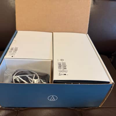 Audio-Technica vs AT4047/SV Large-Diaphragm Side-Address Cardioid Condenser Microphone image 8