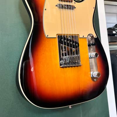 Fender American Deluxe Telecaster with Rosewood Fretboard 2005 - 3-Color Sunburst image 4