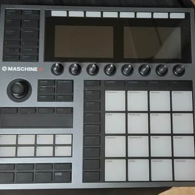Native Instruments Maschine Plus 2020 - Present - Black image 2